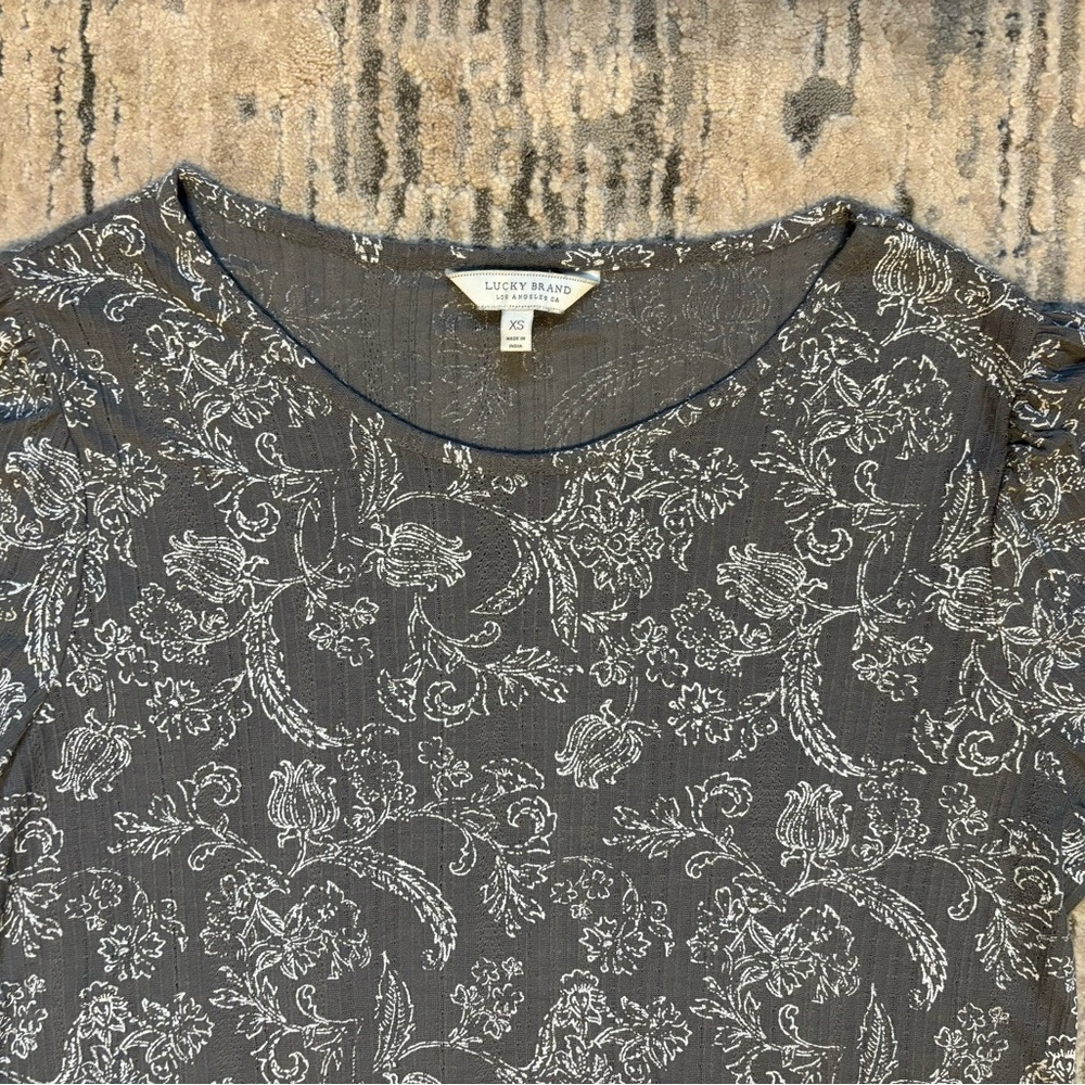 Lucky Brand 3/4 tie sleeve floral patterned gray/white blouse XS